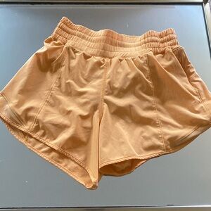 Hotty Hot High-Rise Lined short 4” in Mango color - size 4